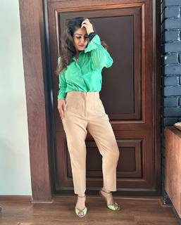 Raveena Tandon feet photo thumbnail