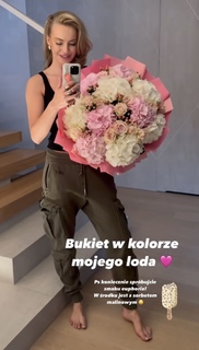 Karolina Pisarek feet photo thumbnail