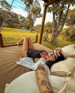 Valentina Vignali feet photo thumbnail