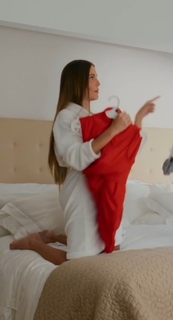 Deborah Secco feet photo thumbnail