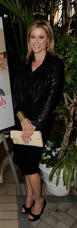 Julie Bowen feet photo thumbnail