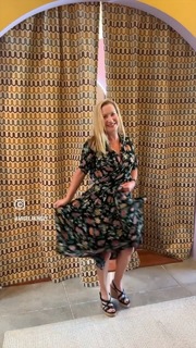 Angela Kinsey feet photo thumbnail