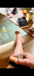 Brooke Burke feet photo thumbnail