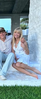 Reese Witherspoon feet photo thumbnail