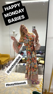 Busy Philipps feet photo thumbnail