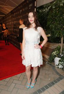 Emilia Clarke feet photo thumbnail