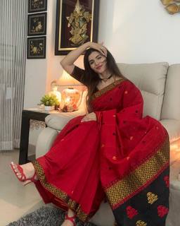 Poonam Yadav feet photo thumbnail
