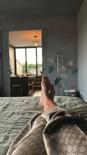 Caterina Balivo feet photo thumbnail