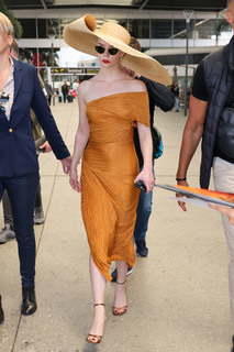 Anya Taylor-Joy feet photo thumbnail