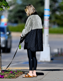 Naomi Watts feet photo thumbnail