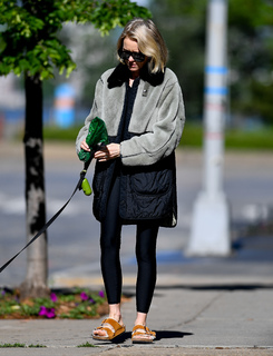 Naomi Watts feet photo thumbnail