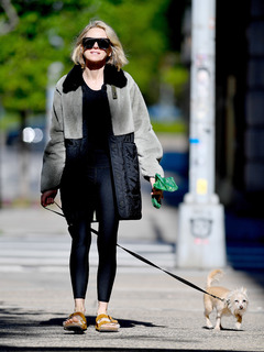 Naomi Watts feet photo thumbnail