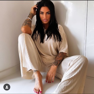 Katie Price feet photo thumbnail
