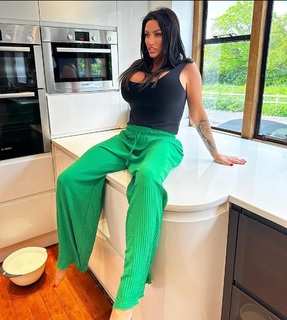 Katie Price feet photo thumbnail