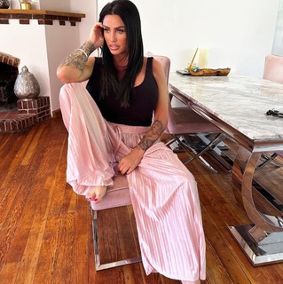 Katie Price feet photo thumbnail