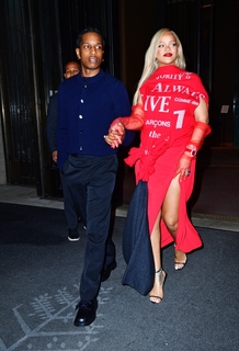Rihanna feet photo thumbnail