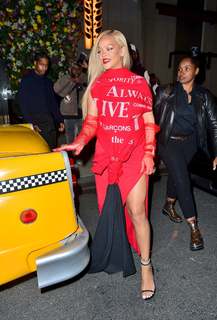 Rihanna feet photo thumbnail