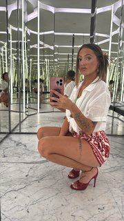 Victoria Waldrip feet photo thumbnail