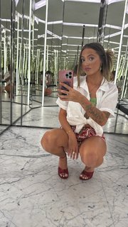 Victoria Waldrip feet photo thumbnail
