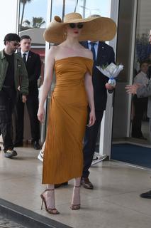 Anya Taylor-Joy feet photo thumbnail