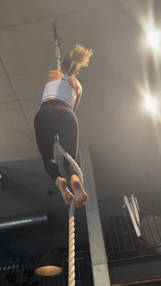 Elsa Pataky feet photo thumbnail