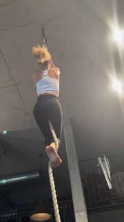 Elsa Pataky feet photo thumbnail