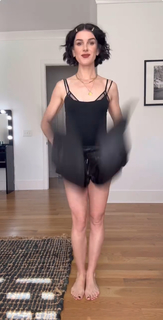 Shenae Grimes-Beech feet photo thumbnail