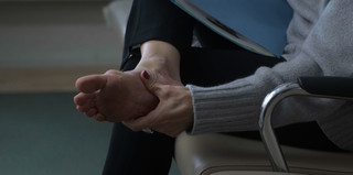 Kim Raver feet photo thumbnail