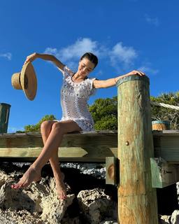 Miranda Kerr feet photo thumbnail