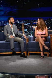 Chrissy Teigen feet photo thumbnail