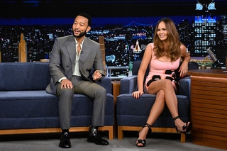 Chrissy Teigen feet photo thumbnail