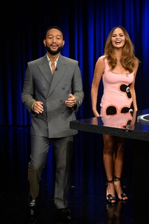 Chrissy Teigen feet photo thumbnail