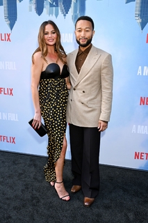 Chrissy Teigen feet photo thumbnail