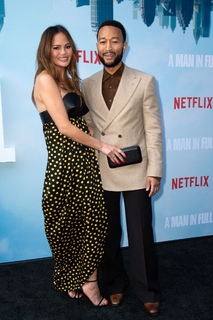Chrissy Teigen feet photo thumbnail