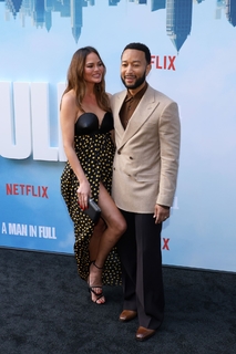 Chrissy Teigen feet photo thumbnail