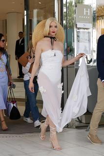 Anya Taylor-Joy feet photo thumbnail