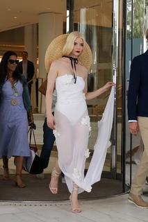 Anya Taylor-Joy feet photo thumbnail