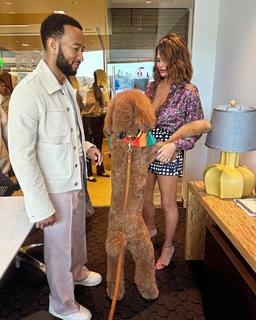 Chrissy Teigen feet photo thumbnail
