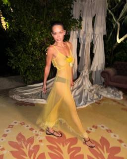 Rita Ora feet photo thumbnail