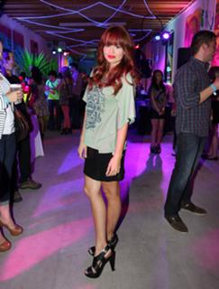 Debby Ryan feet photo thumbnail