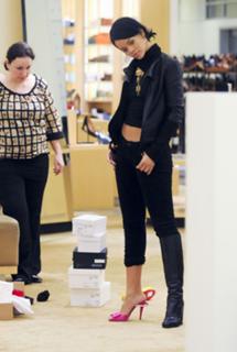 Rihanna feet photo thumbnail