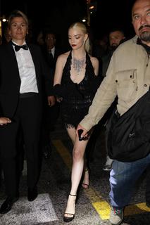 Anya Taylor-Joy feet photo thumbnail