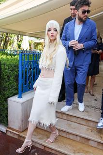 Anya Taylor-Joy feet photo thumbnail