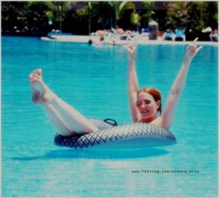 Simone Simons feet photo 1