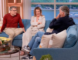 Cat Deeley feet photo thumbnail