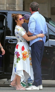 Jennifer Lopez feet photo thumbnail