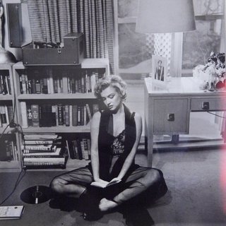 Marilyn Monroe feet photo thumbnail