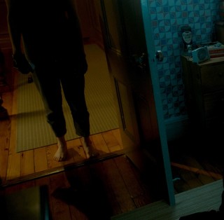 Anne Hathaway feet photo thumbnail