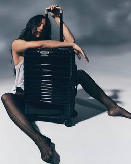 Shay Mitchell feet photo thumbnail