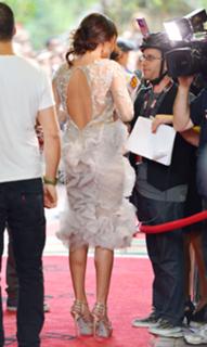 Selena Gomez feet photo thumbnail